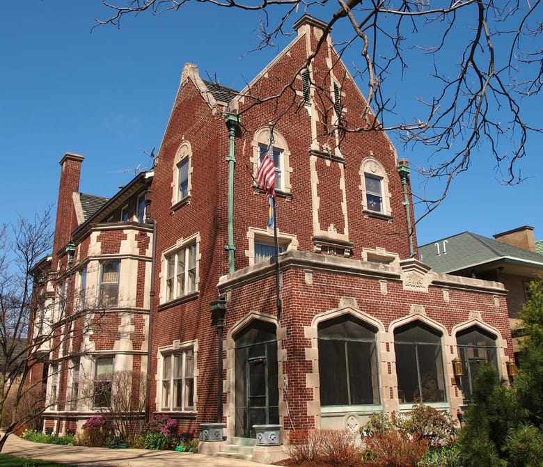 A photo of 4940 S. Greenwood Ave.